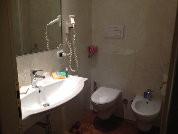 Imagen de la habitación del Hotel Grande Albergo Potenza. Foto 5