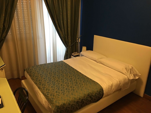 Imagen de la habitación del Hotel Grande Albergo Potenza. Foto 12