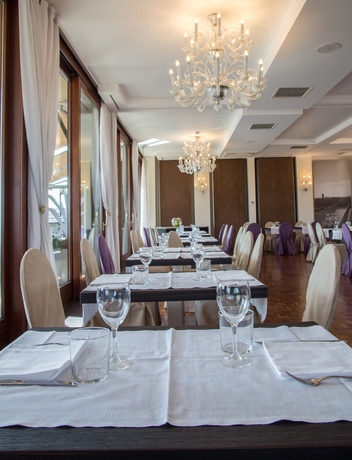 Imagen del bar/restaurante del Hotel Grande Albergo Roma. Foto 4