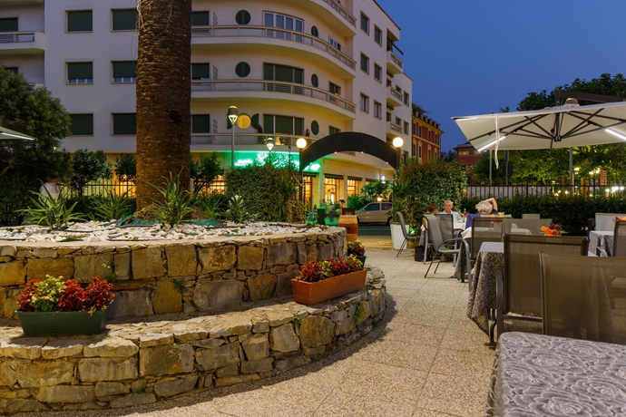 Imagen del bar/restaurante del Hotel Grande Albergo Sestri Levante. Foto 5