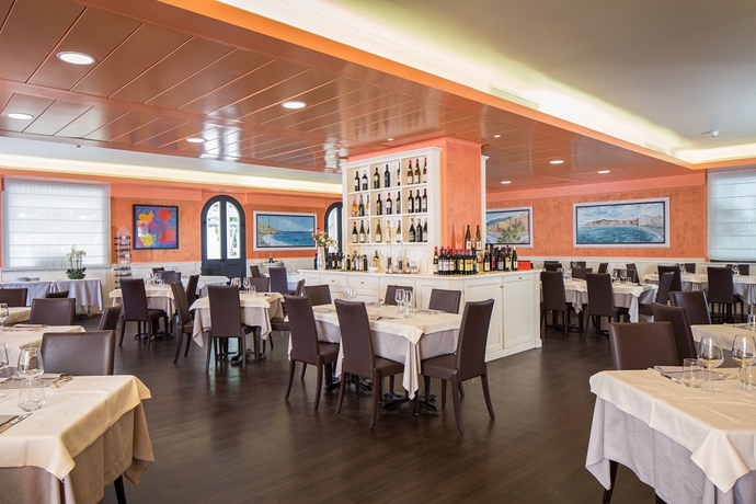 Imagen del bar/restaurante del Hotel Grande Albergo Sestri Levante. Foto 7
