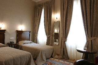 Imagen de la habitación del Hotel Grande Bretagne. Foto 9
