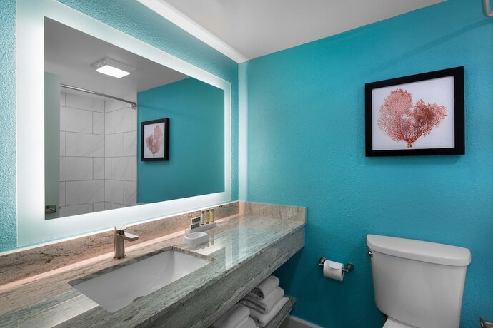 Imagen de la habitación del Hotel Grande Cayman Resort. Foto 16