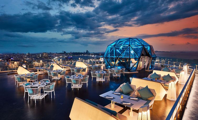 Imagen del bar/restaurante del Hotel Grande Centre Point Pattaya. Foto 2