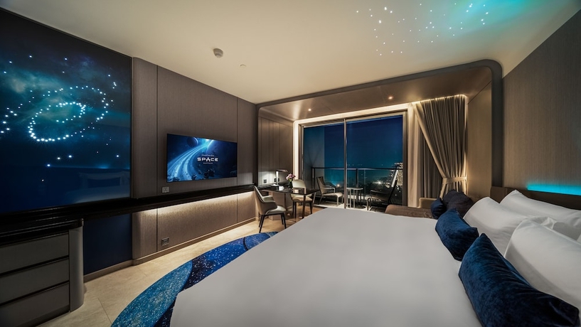 Imagen de la habitación del Hotel Grande Centre Point Space Pattaya. Foto 2