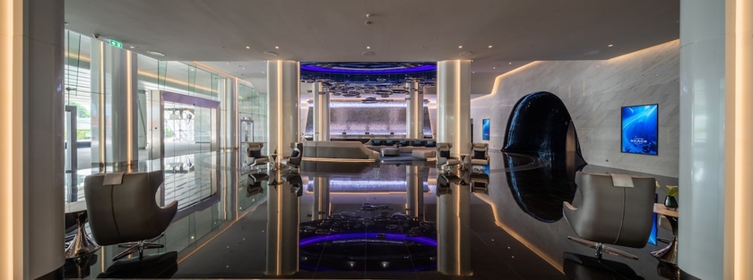 Imagen de los interiores del Hotel Grande Centre Point Space Pattaya. Foto 16