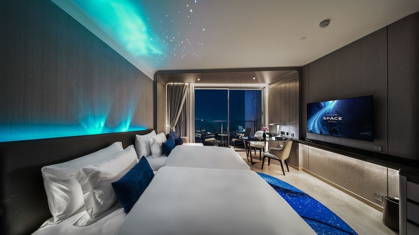 Imagen de la habitación del Hotel Grande Centre Point Space Pattaya. Foto 13
