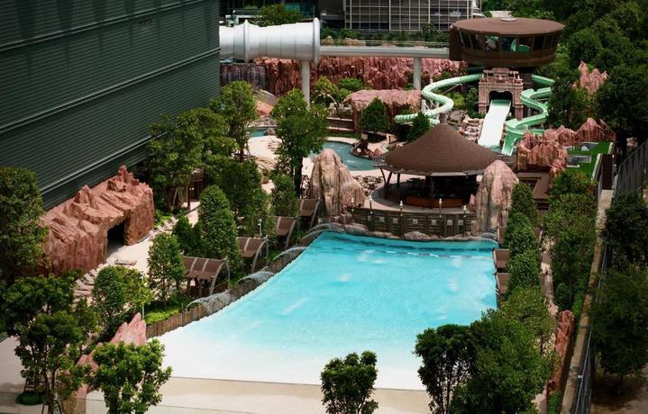 Imagen de la piscina del Hotel Grande Centre Point Voyage Pattaya. Foto 19