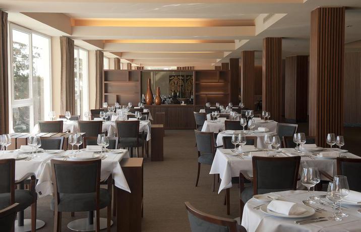 Imagen del bar/restaurante del Hotel Grande De Luso. Foto 2