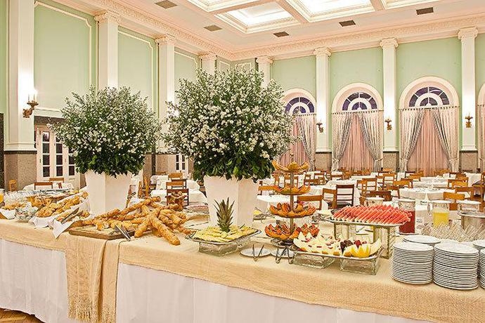 Imagen del bar/restaurante del Hotel Grande E Termas De Arax&aacute;. Foto 2