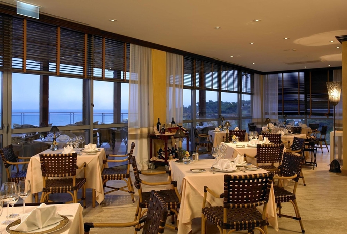 Imagen del bar/restaurante del Hotel Grande Real Santa Eulalia Resort. Foto 4