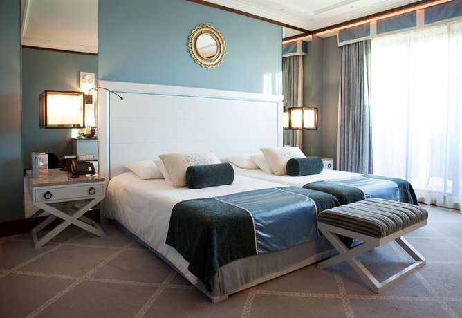 Imagen de la habitación del Hotel Grande Real Villa Italia. Foto 4