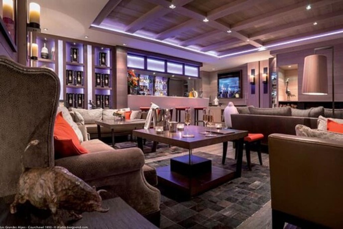 Imagen del bar/restaurante del Hotel Grandes Alpes. Foto 4