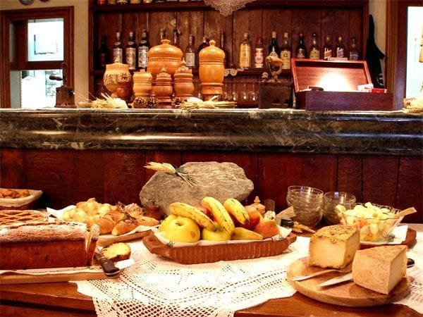 Imagen del bar/restaurante del Hotel Grandes Murailles. Foto 9