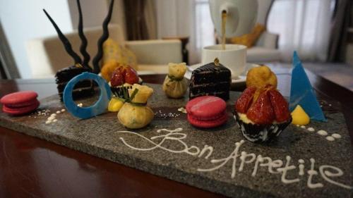 Imagen de la habitación del Hotel Grandhika Semarang. Foto 6