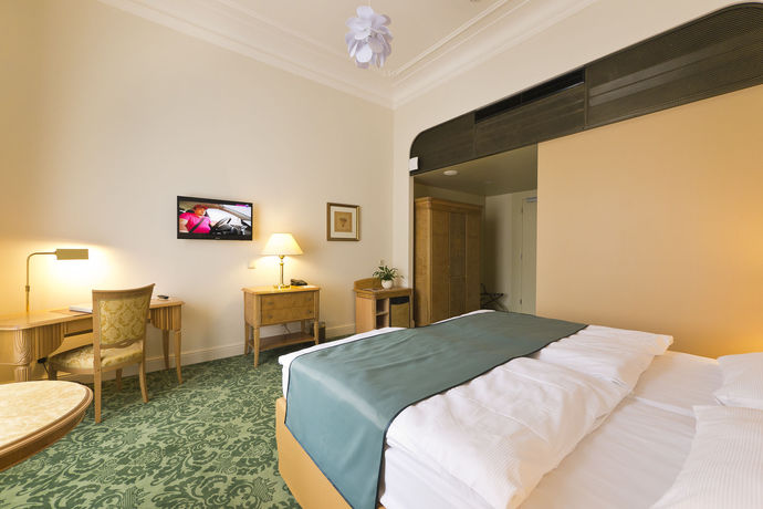Imagen de la habitación del Hotel Grandhotel Ambassador National House. Foto 9