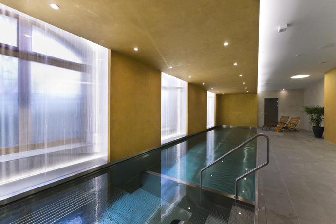 Imagen de la piscina del Hotel Grandhotel Ambassador National House. Foto 15