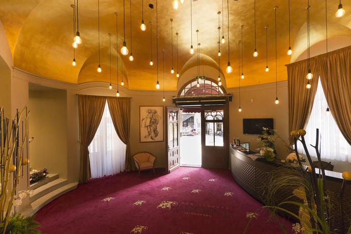 Imagen del bar/restaurante del Hotel Grandhotel Ambassador National House. Foto 6