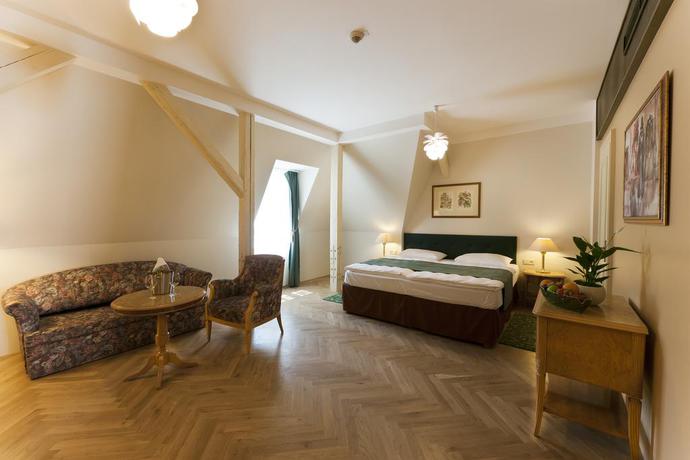 Imagen de la habitación del Hotel Grandhotel Ambassador National House. Foto 13