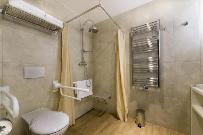 Imagen de la habitación del Hotel Grandhotel Ambassador National House. Foto 14