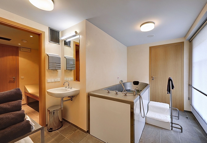 Imagen de la piscina del Hotel Grandhotel Pupp. Foto 13