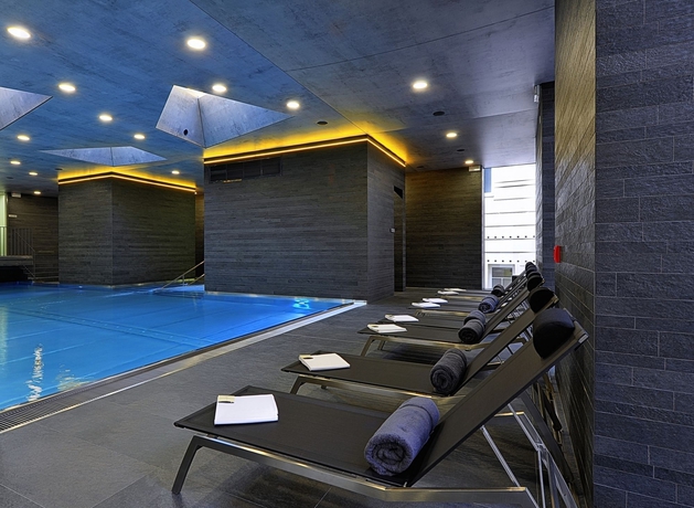 Imagen de la piscina del Hotel Grandhotel Pupp. Foto 14