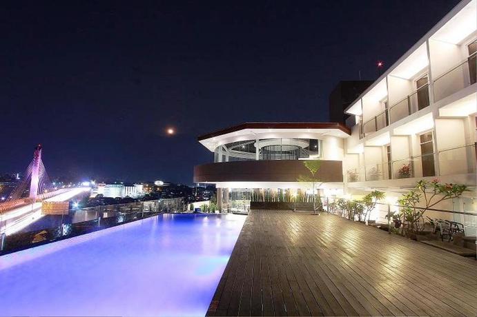 Imagen de la piscina del Hotel Grandia. Foto 12
