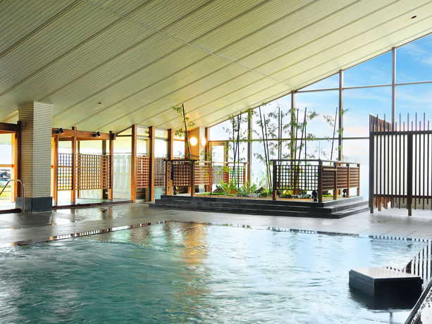 Imagen de la piscina del Hotel Grandia Housen. Foto 13