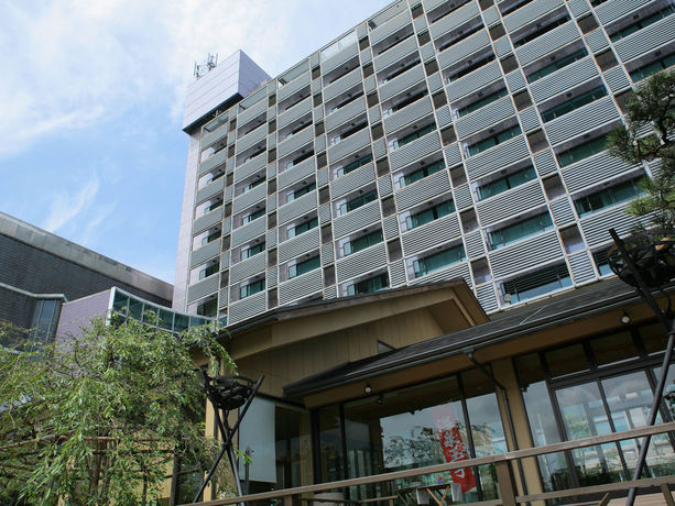 Imagen de la piscina del Hotel Grandia Housen. Foto 15