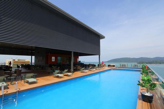 Imagen de la piscina del Hotel Grandis. Foto 7