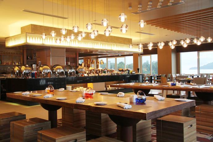 Imagen del bar/restaurante del Hotel Grandis. Foto 2