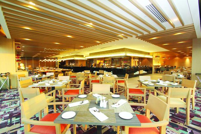 Imagen del bar/restaurante del Hotel Grandis. Foto 3