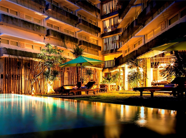 Imagen de la piscina del Hotel Grandmas Plus Airport. Foto 15