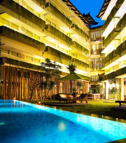 Imagen de la piscina del Hotel Grandmas Plus Airport. Foto 16