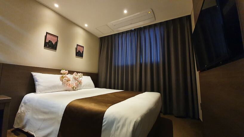 Imagen de la habitación del Hotel Grandmillions. Foto 15