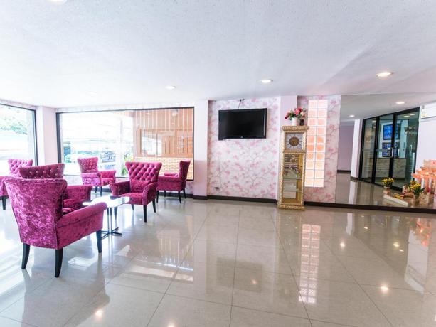 Imagen de los interiores del Hotel Grandprapa Place. Foto 7