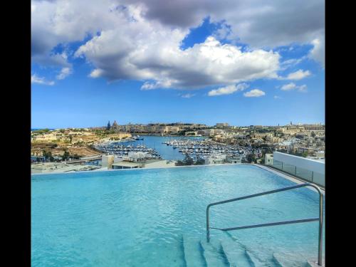 Imagen de la piscina del Hotel Grands Suites Residences and SPA. Foto 7