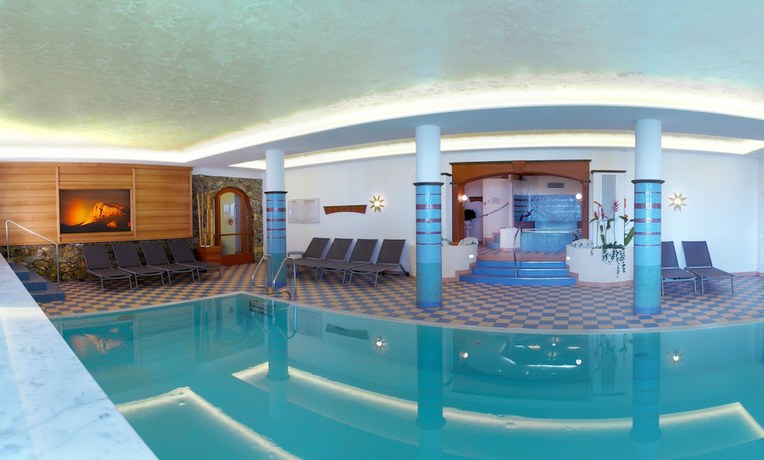 Imagen de la piscina del Hotel Granpanorama StephansHof. Foto 19