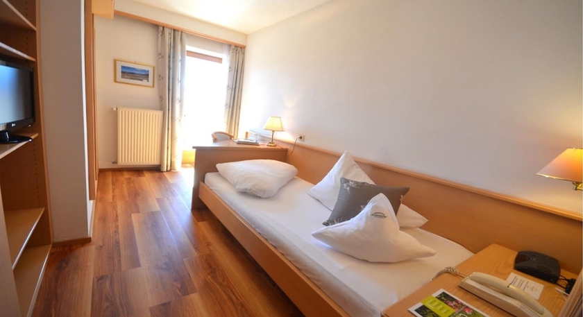 Imagen de la habitación del Hotel Granpanorama Wellness Sambergerhof. Foto 10