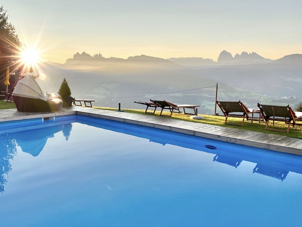 Imagen de la piscina del Hotel Granpanorama Wellness Sambergerhof. Foto 19