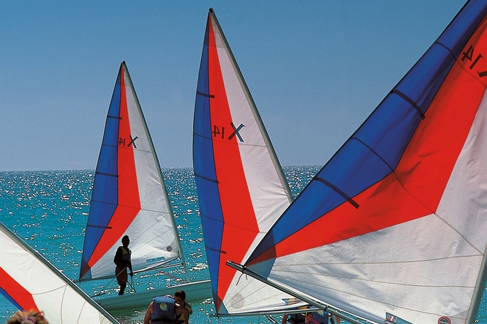 Imagen de los exteriores del Hotel Granserena. Foto 9