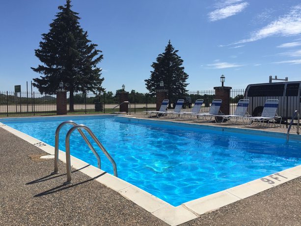Imagen de la piscina del Hotel Grant Hills Motel. Foto 20