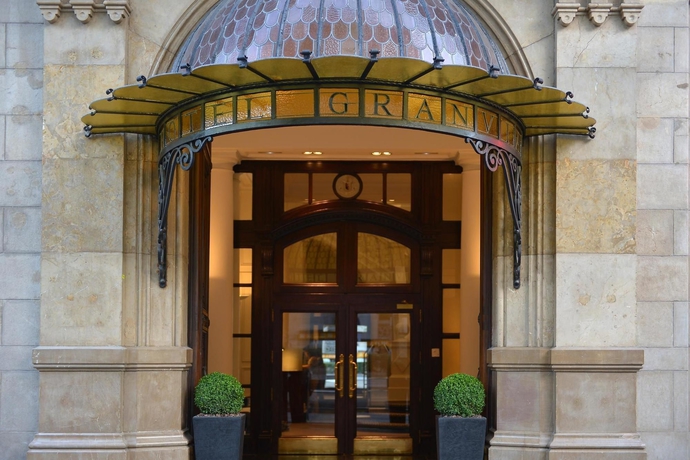 Imagen de los exteriores del Hotel Granvia. Foto 10