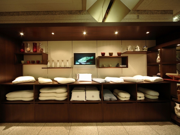 Imagen de la piscina del Hotel Granvia Wakayama. Foto 16