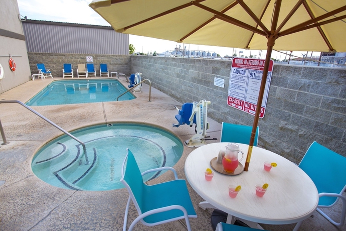 Imagen de la piscina del Hotel Granzella's Inn. Foto 16