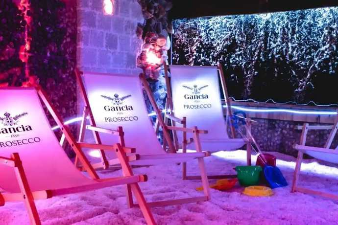 Imagen de la piscina del Hotel Grape Town. Foto 18