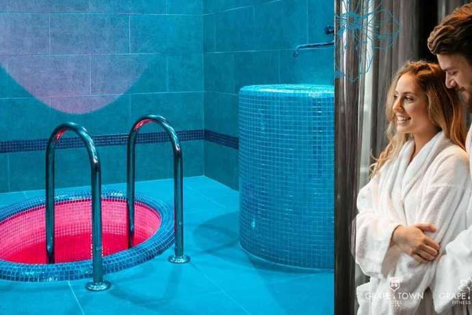 Imagen de la piscina del Hotel Grape Town. Foto 20