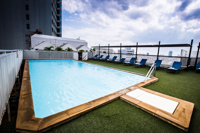 Imagen de la piscina del Hotel Graph Bangkok. Foto 15