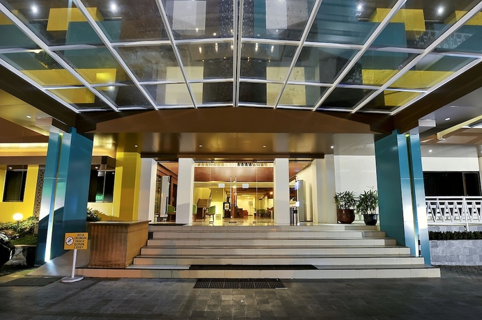 Imagen de los exteriores del Hotel Grasia Semarang. Foto 11