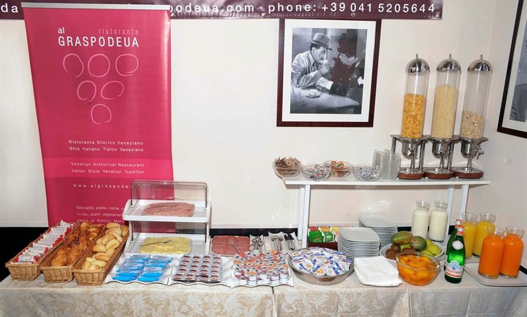 Imagen del bar/restaurante del Hotel Graspo De Ua. Foto 3